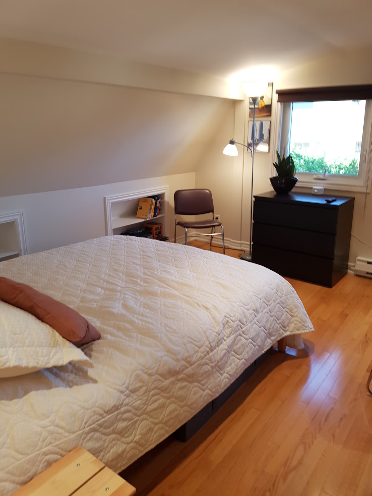 Room for rent in Ottawa — $1,850 CAD/mo — photo 2 of 3